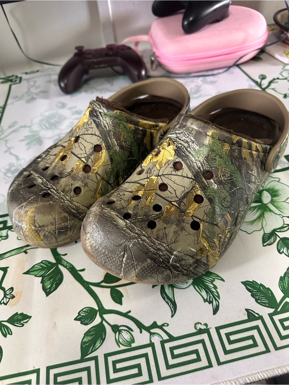 Camo fur line crocs
